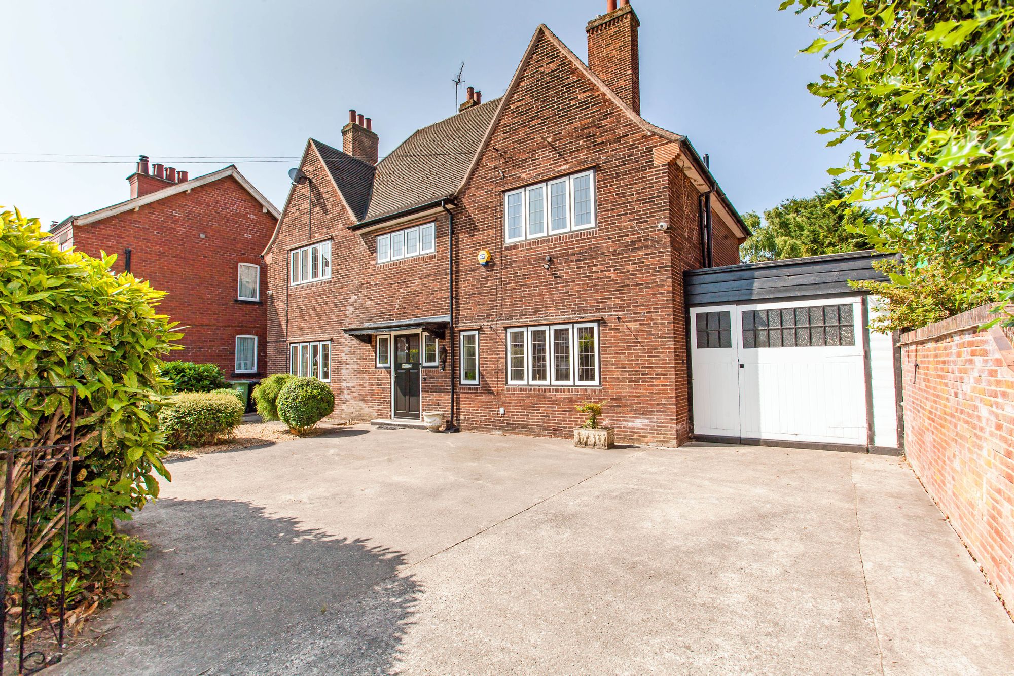 The Dolls House, Avenue Road, Chesterfield