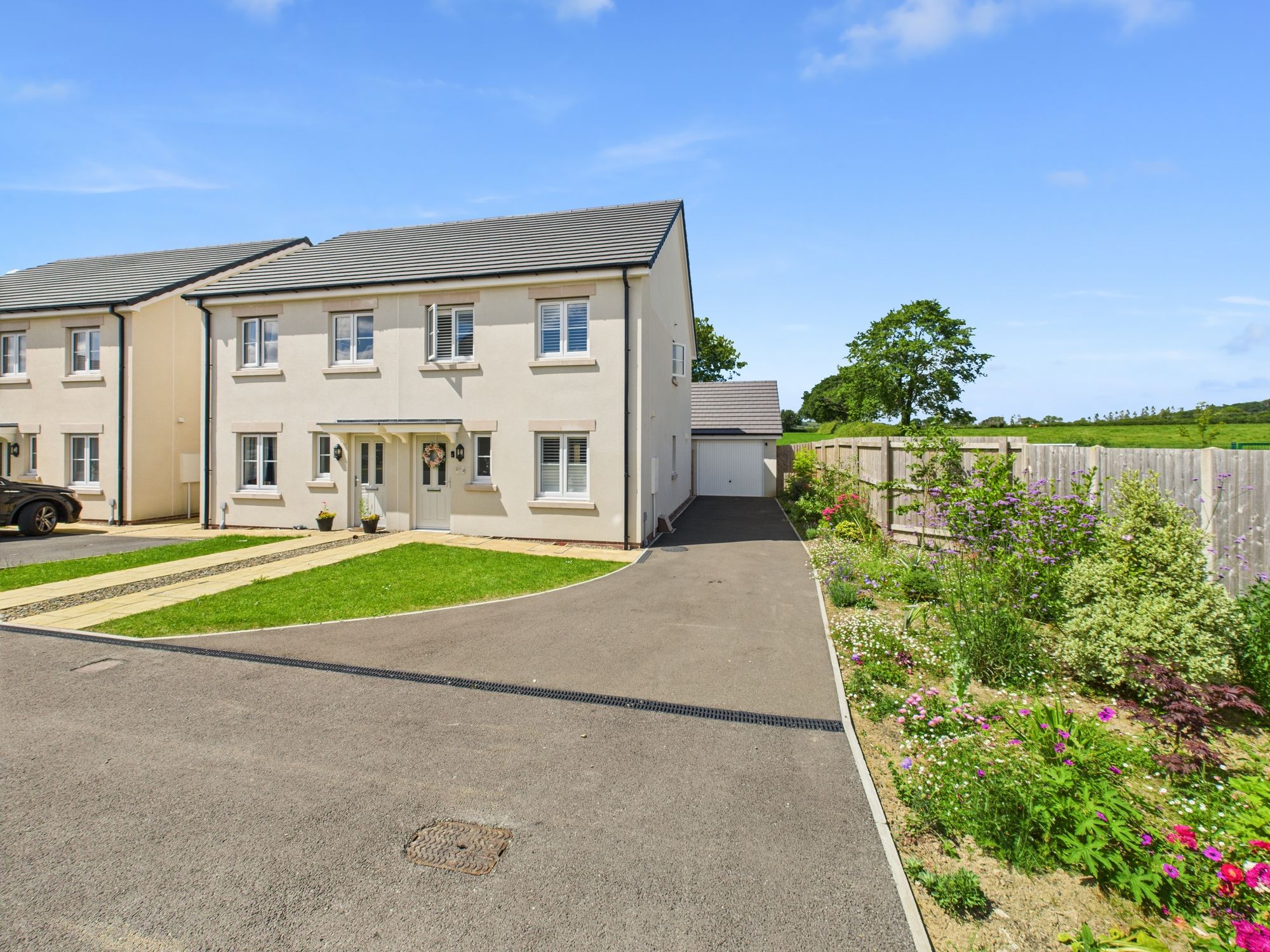 Gerddi Lingfield, Whitland, SA34