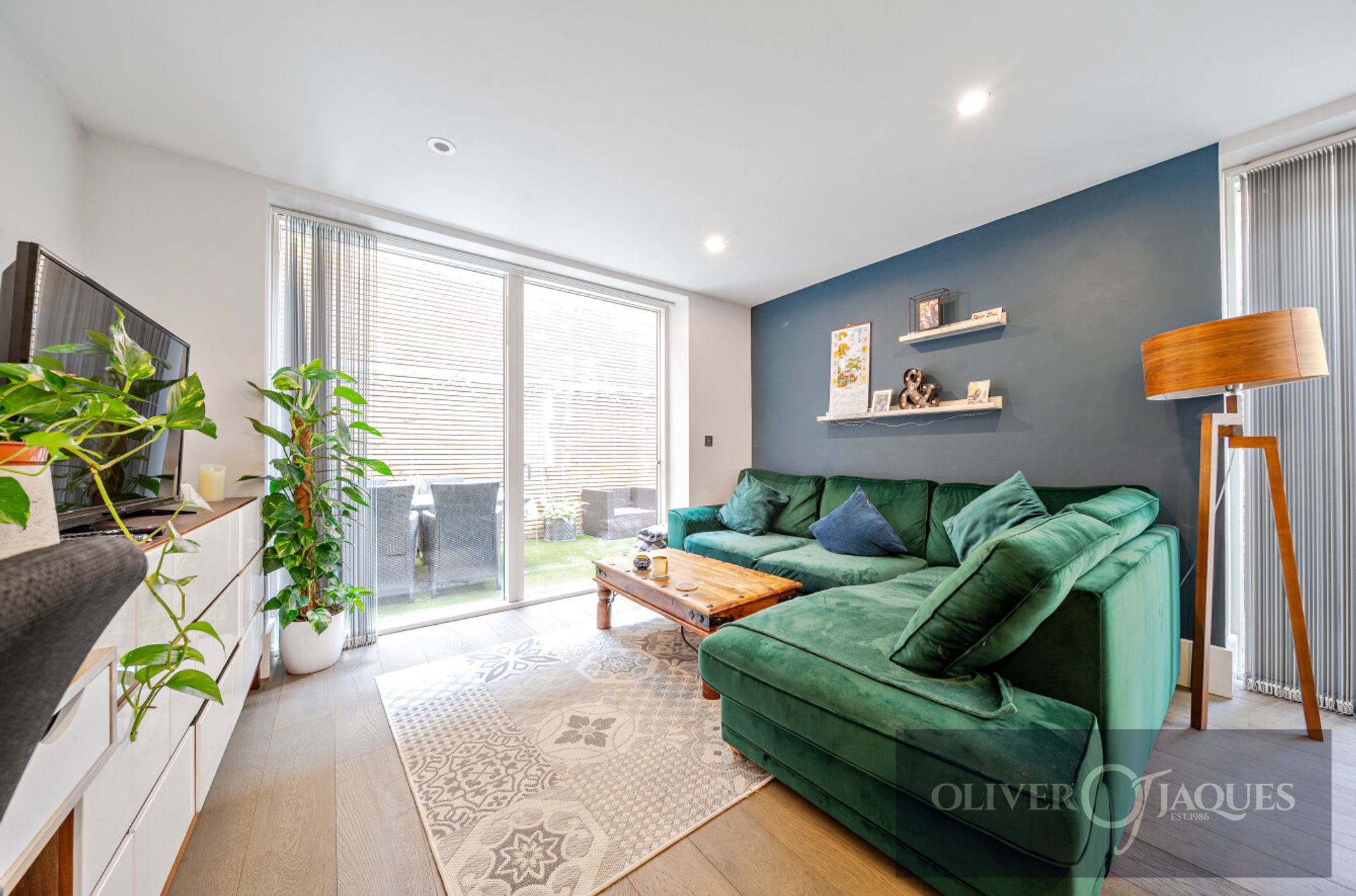 Globe Road, Delfont House, E1