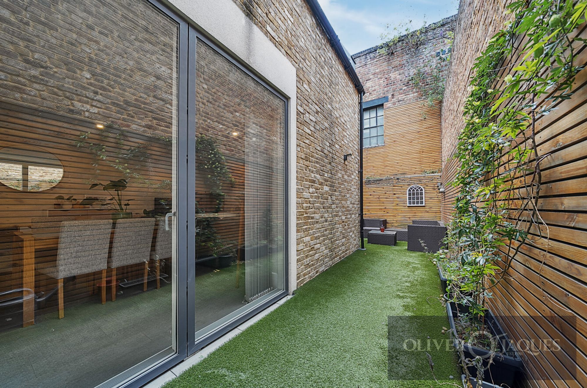 Globe Road, Delfont House, E1