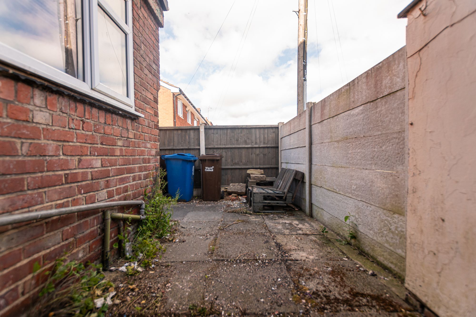 St. Helens Road, Leigh