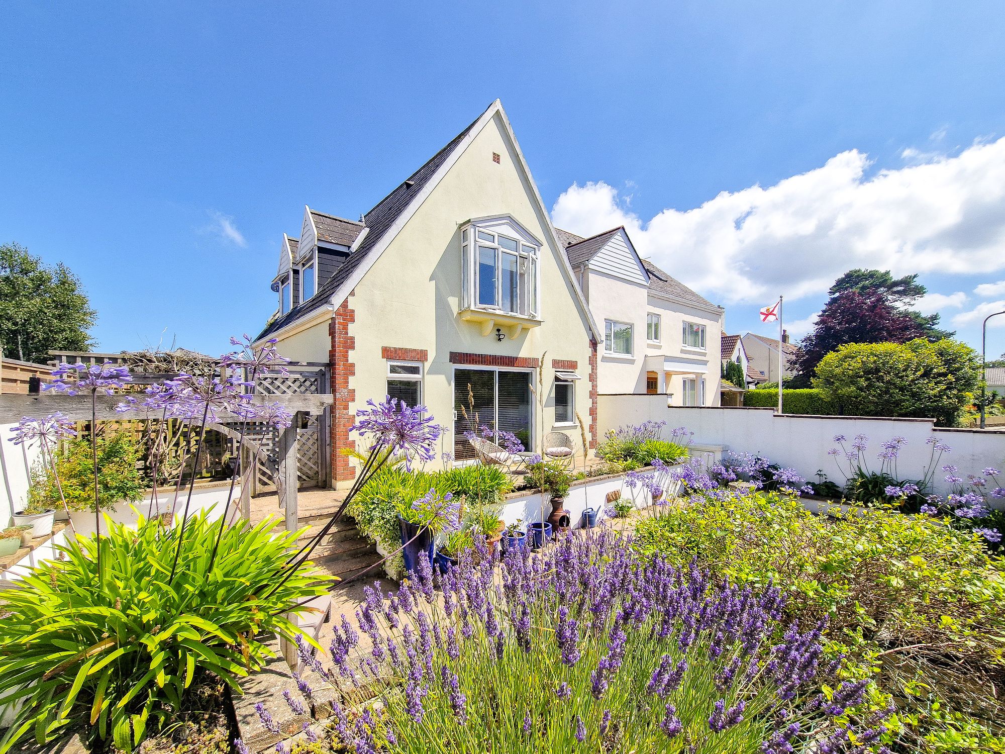 2 bed Detached House For Sale in St. Martin, Jersey