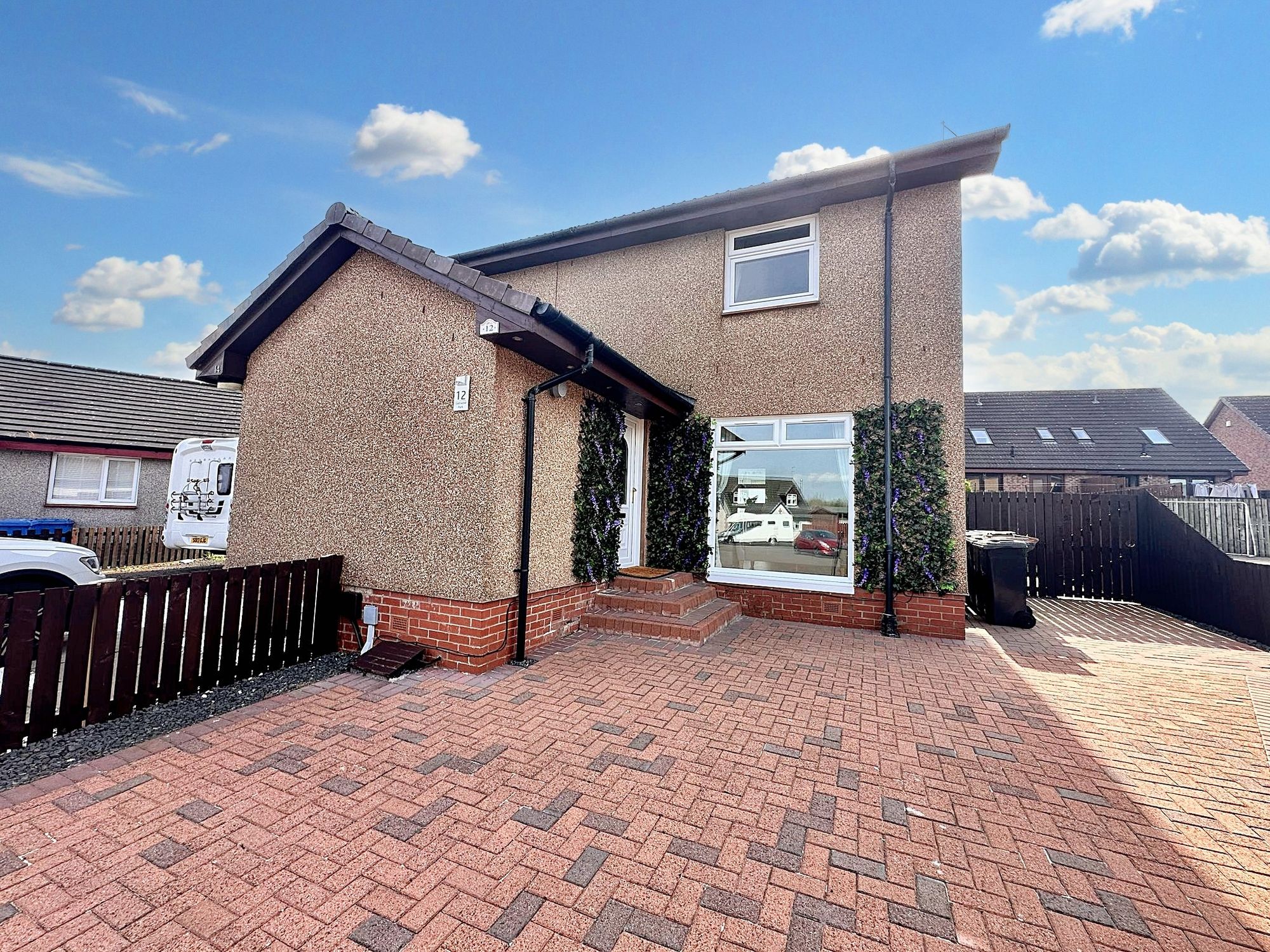 12 Eastwood Park, Fauldhouse