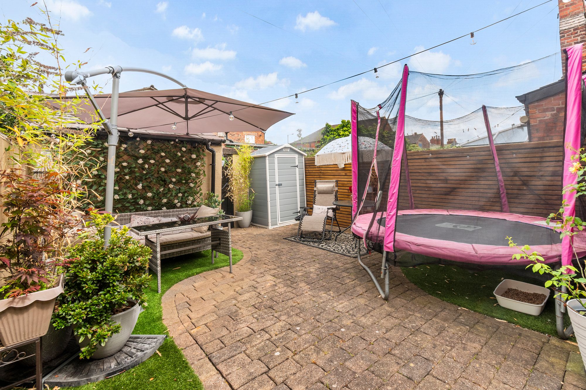 Dentons Green Lane, Dentons Green, WA10
