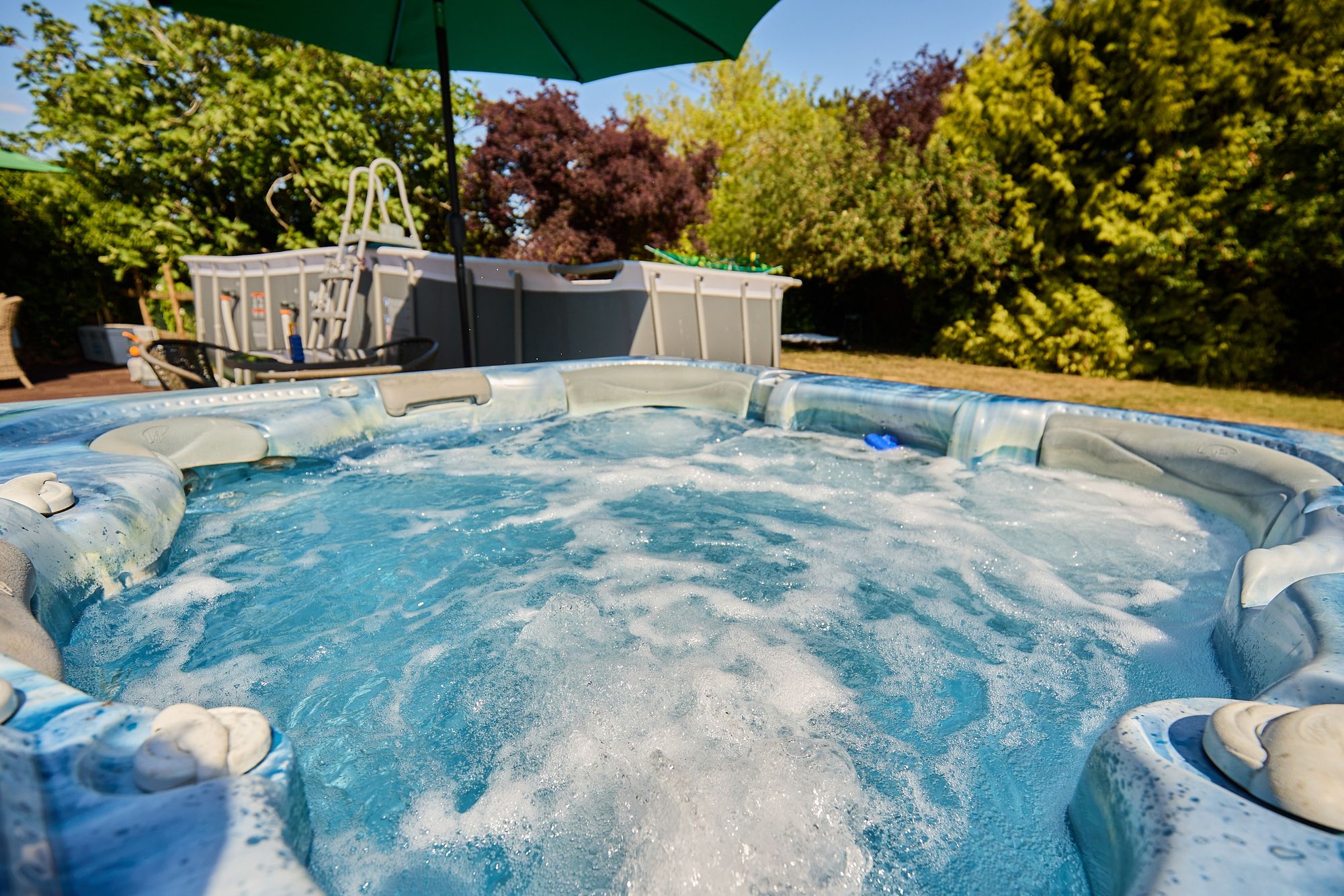 Hot Tub & Pool included