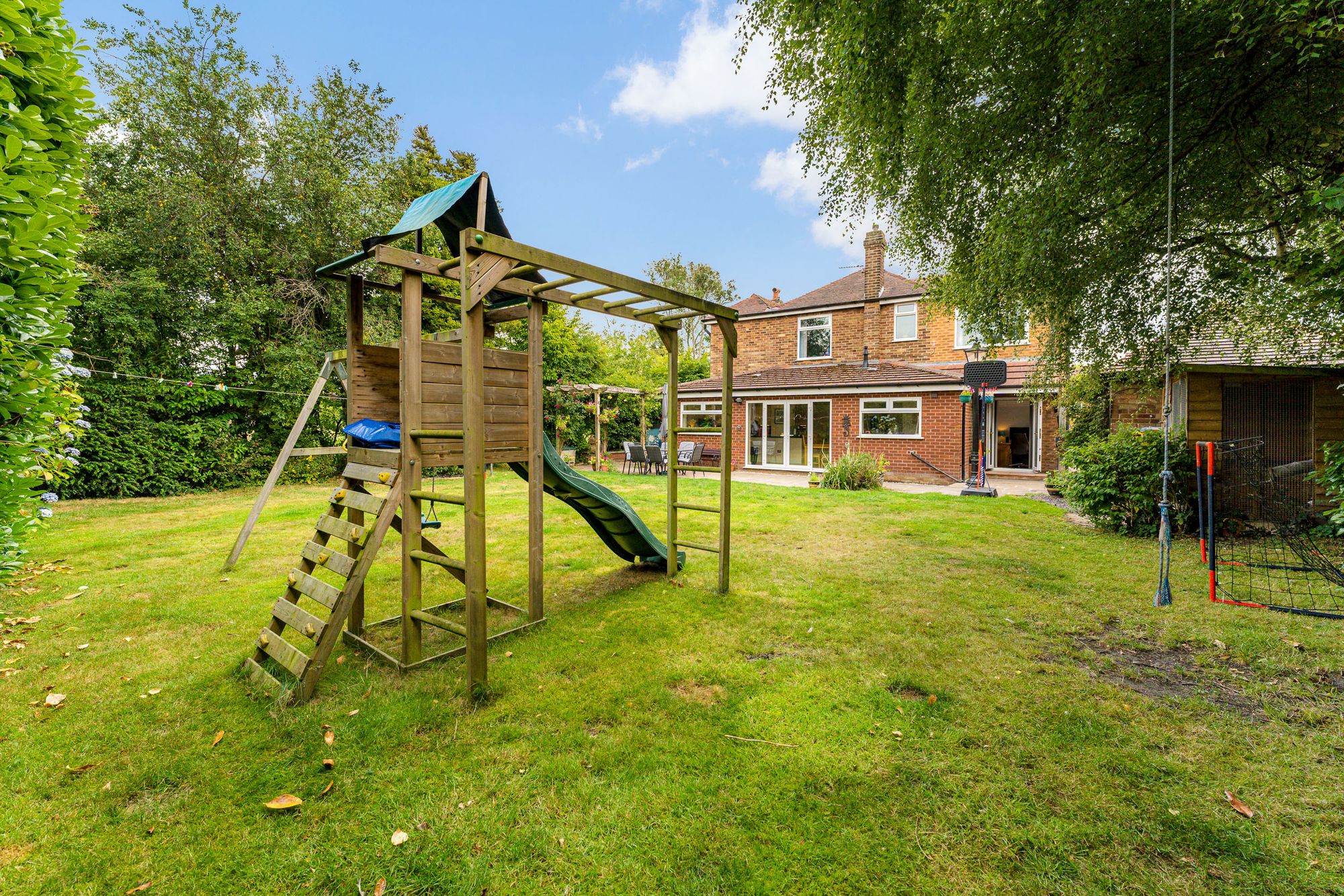 Upton Bridle Path, Widnes, WA8