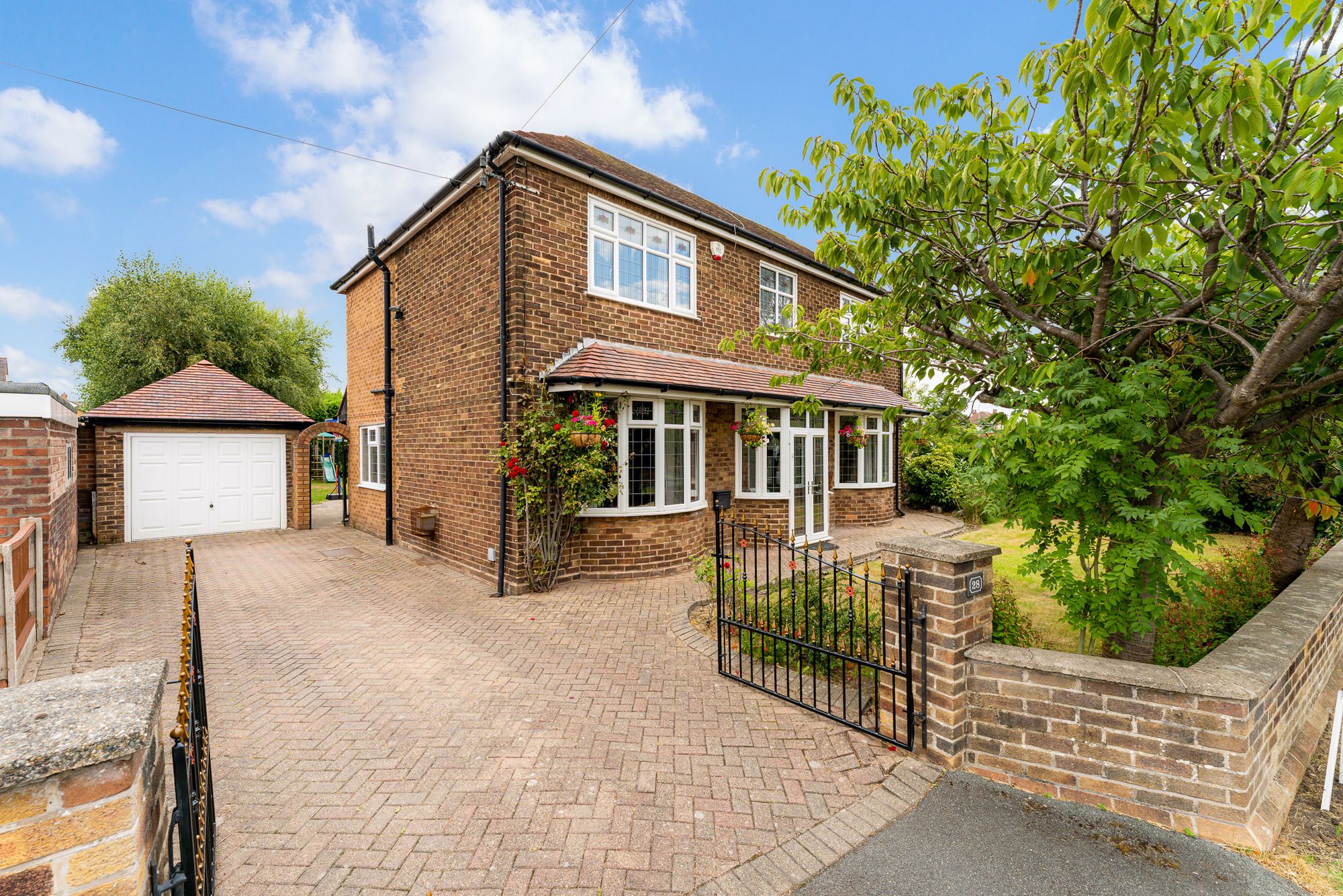 Upton Bridle Path, Widnes, WA8