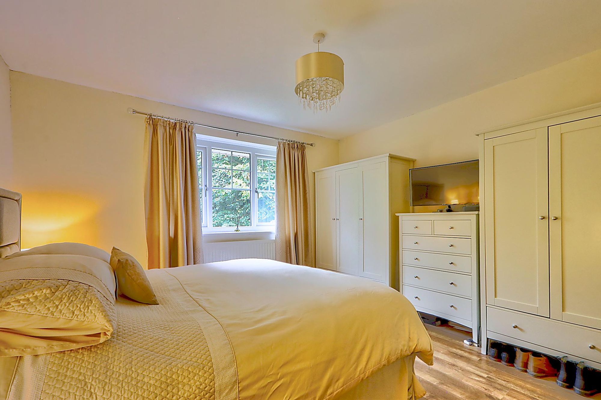 bedroom_cool_left_sharp