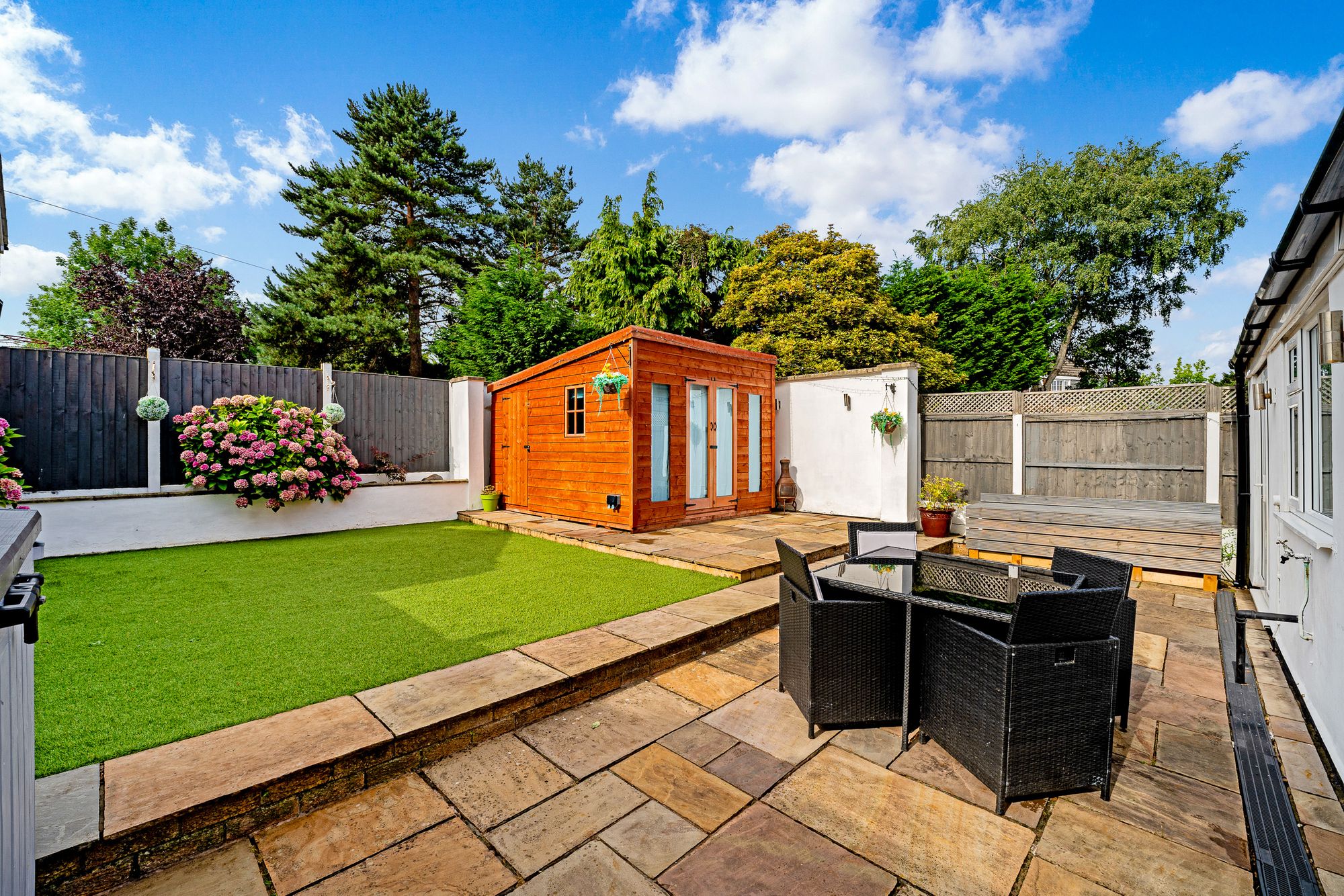 Wexford Avenue, Hale Village, L24