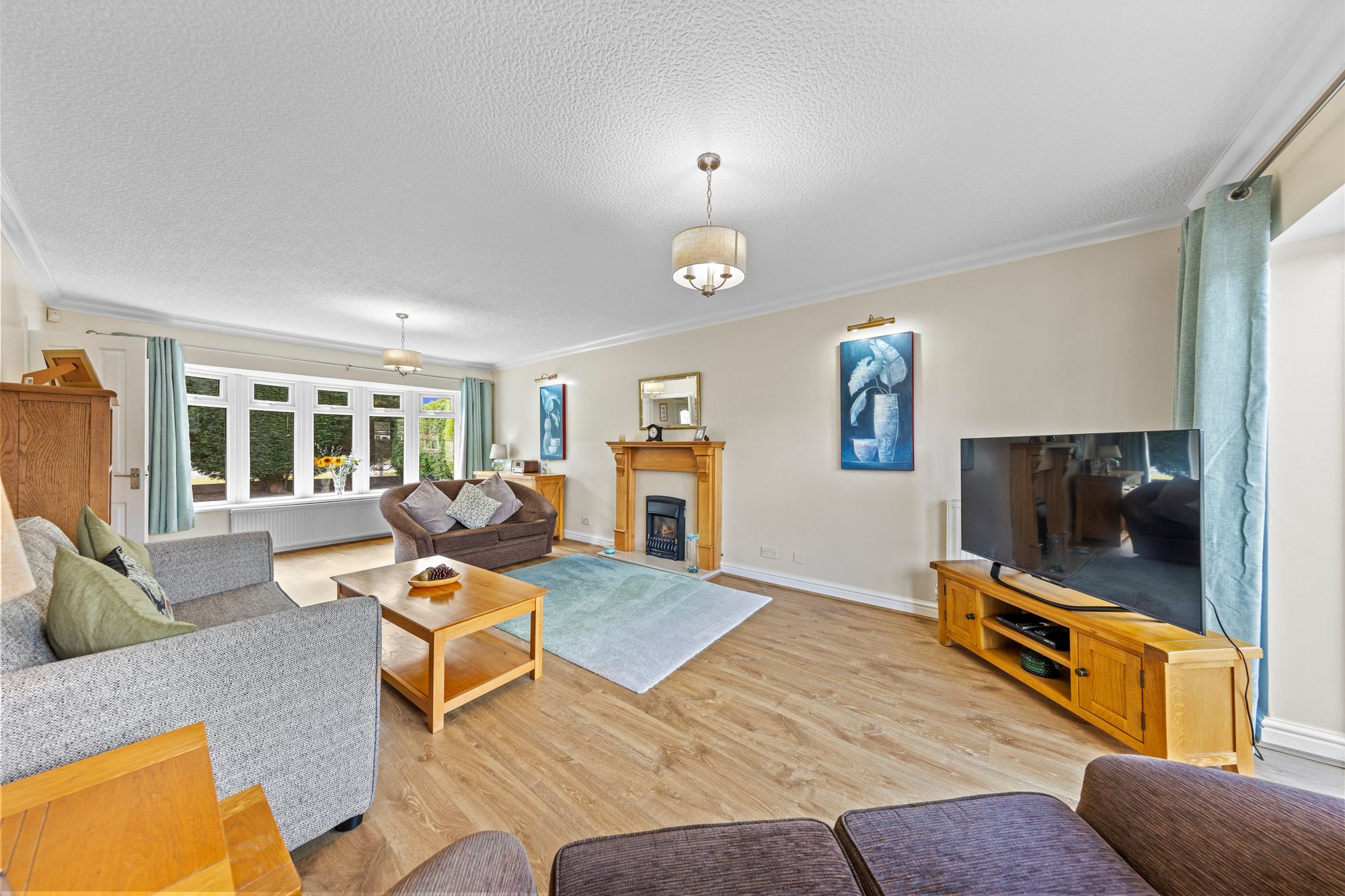 Manchester Road, Rixton, WA3