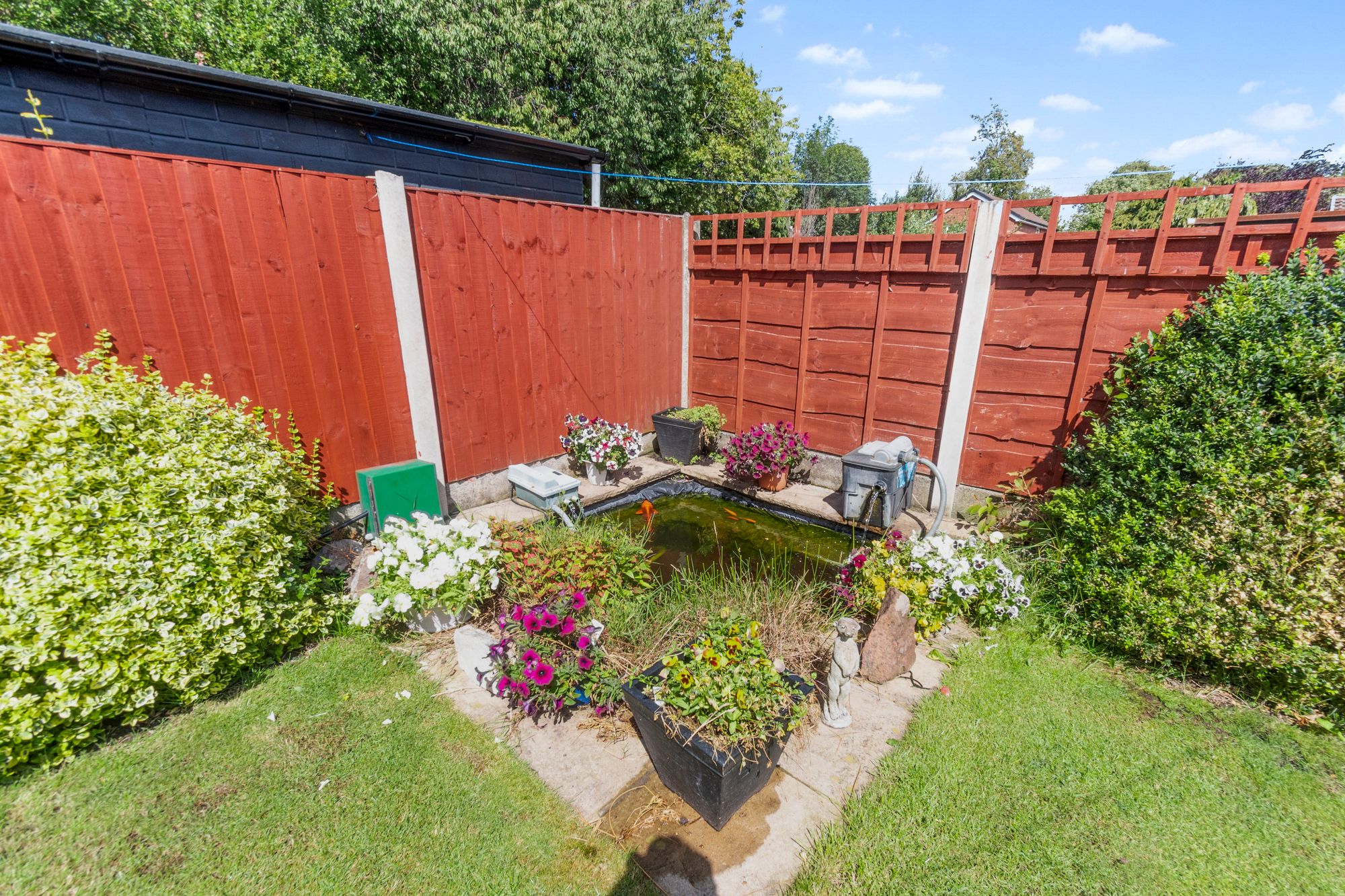 St. Bridgets Close, Fearnhead, WA2