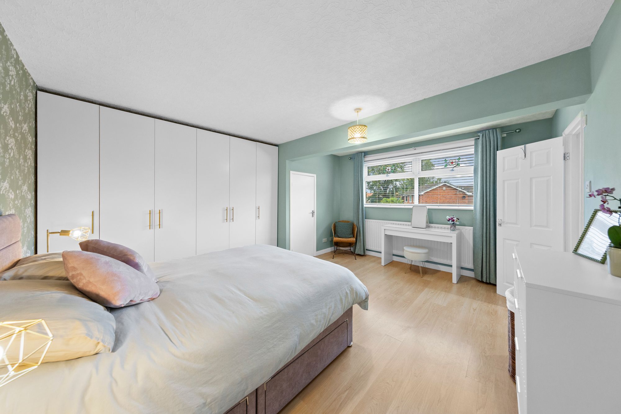 Isherwood Close, Fearnhead, WA2