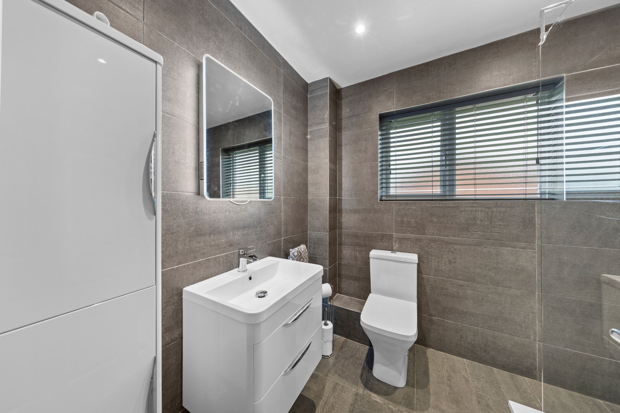 Isherwood Close, Fearnhead, WA2