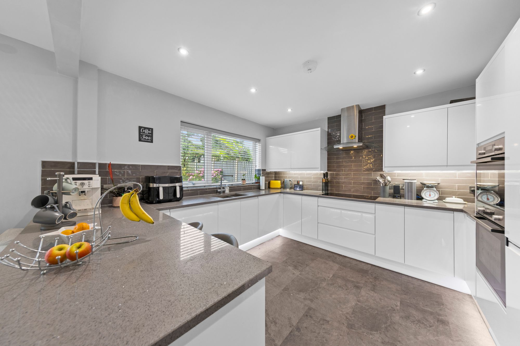 Isherwood Close, Fearnhead, WA2