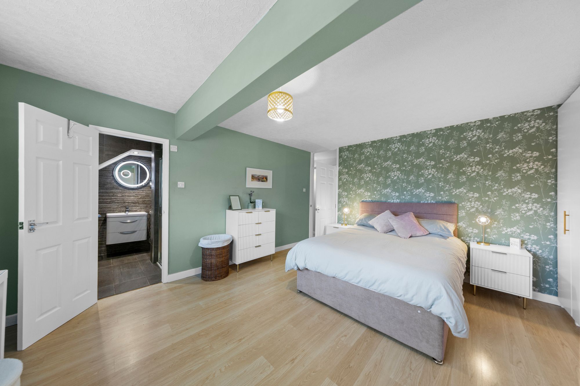 Isherwood Close, Fearnhead, WA2
