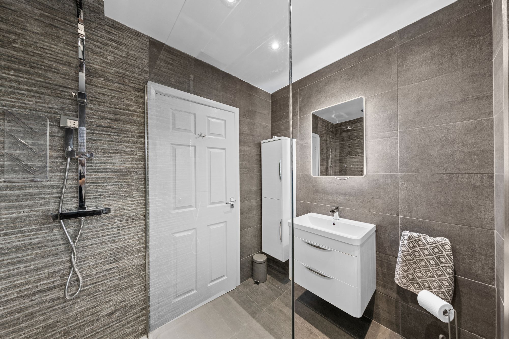 Isherwood Close, Fearnhead, WA2