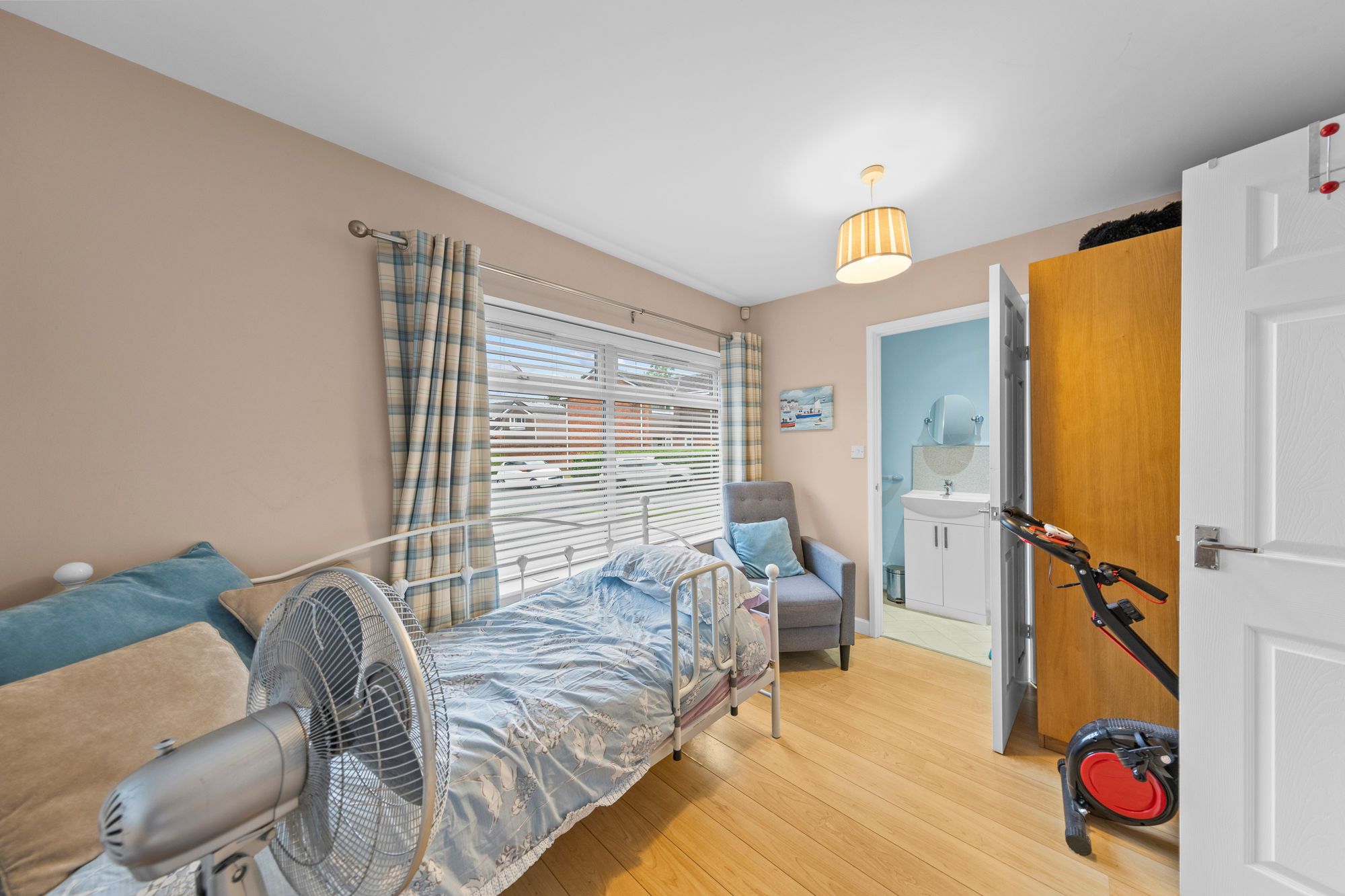 Isherwood Close, Fearnhead, WA2
