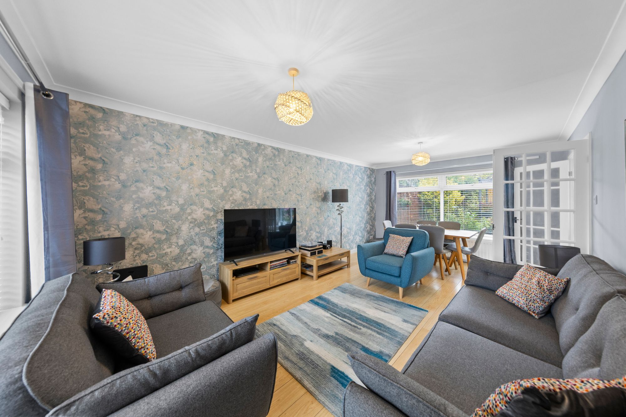 Isherwood Close, Fearnhead, WA2