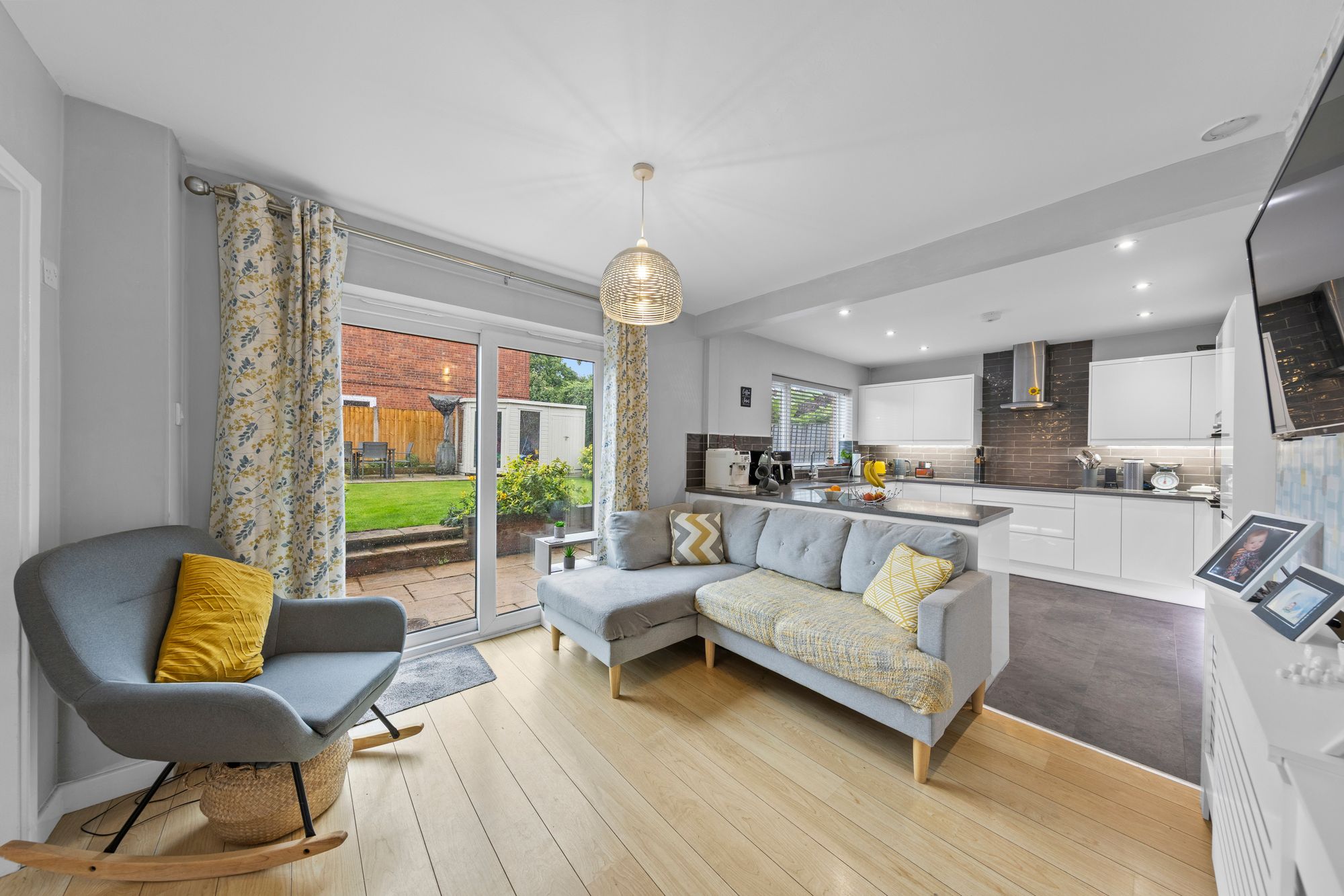 Isherwood Close, Fearnhead, WA2