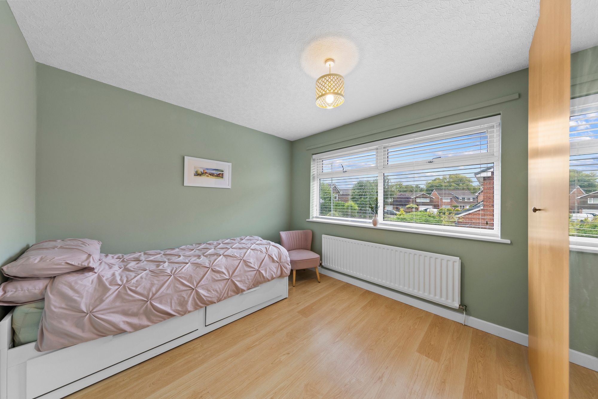 Isherwood Close, Fearnhead, WA2