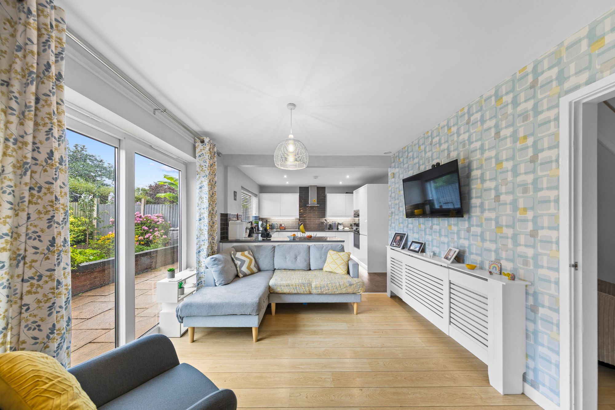 Isherwood Close, Fearnhead, WA2