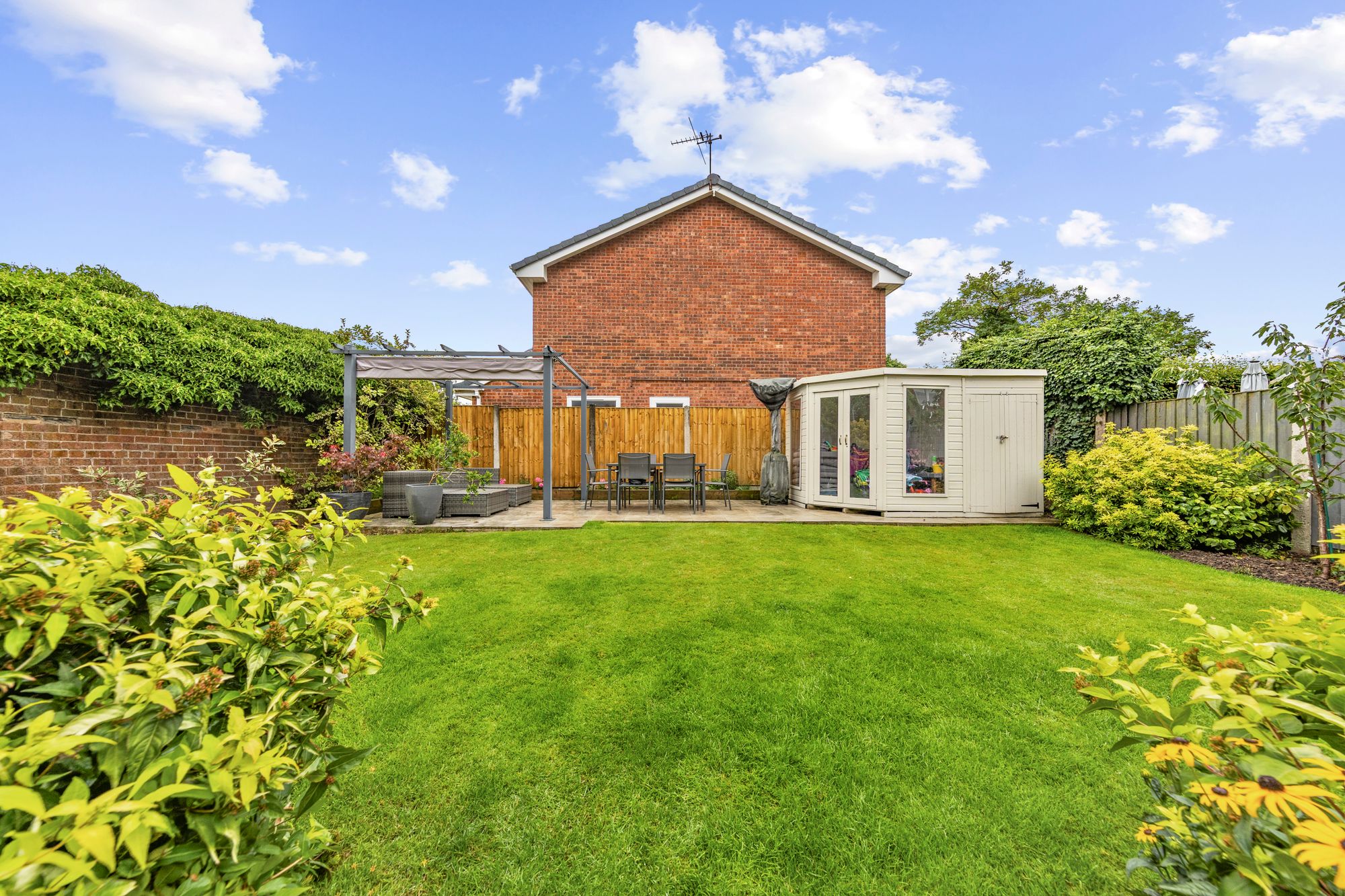 Isherwood Close, Fearnhead, WA2