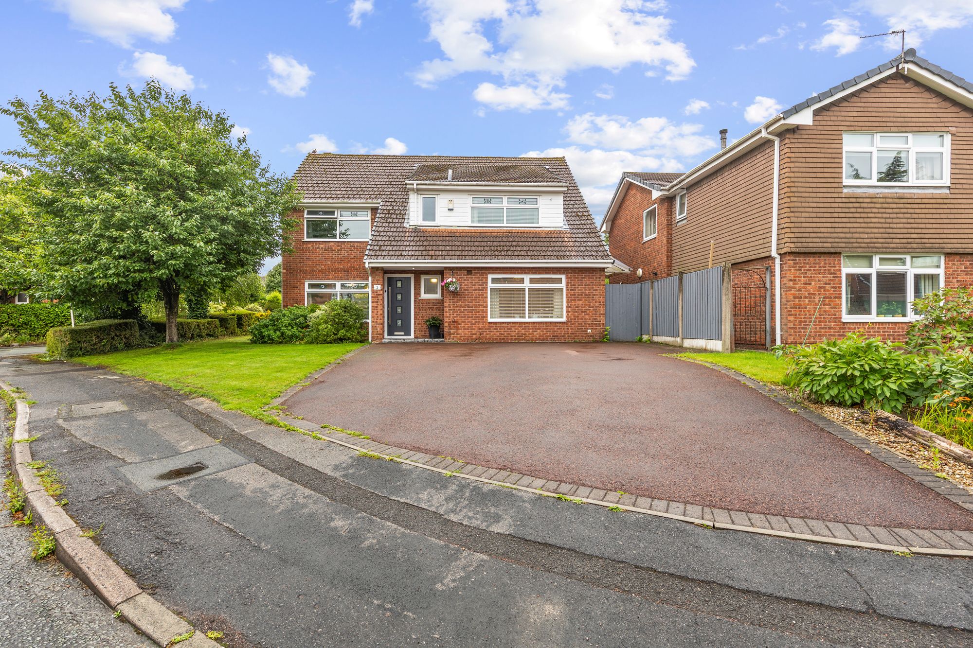 Isherwood Close, Fearnhead, WA2