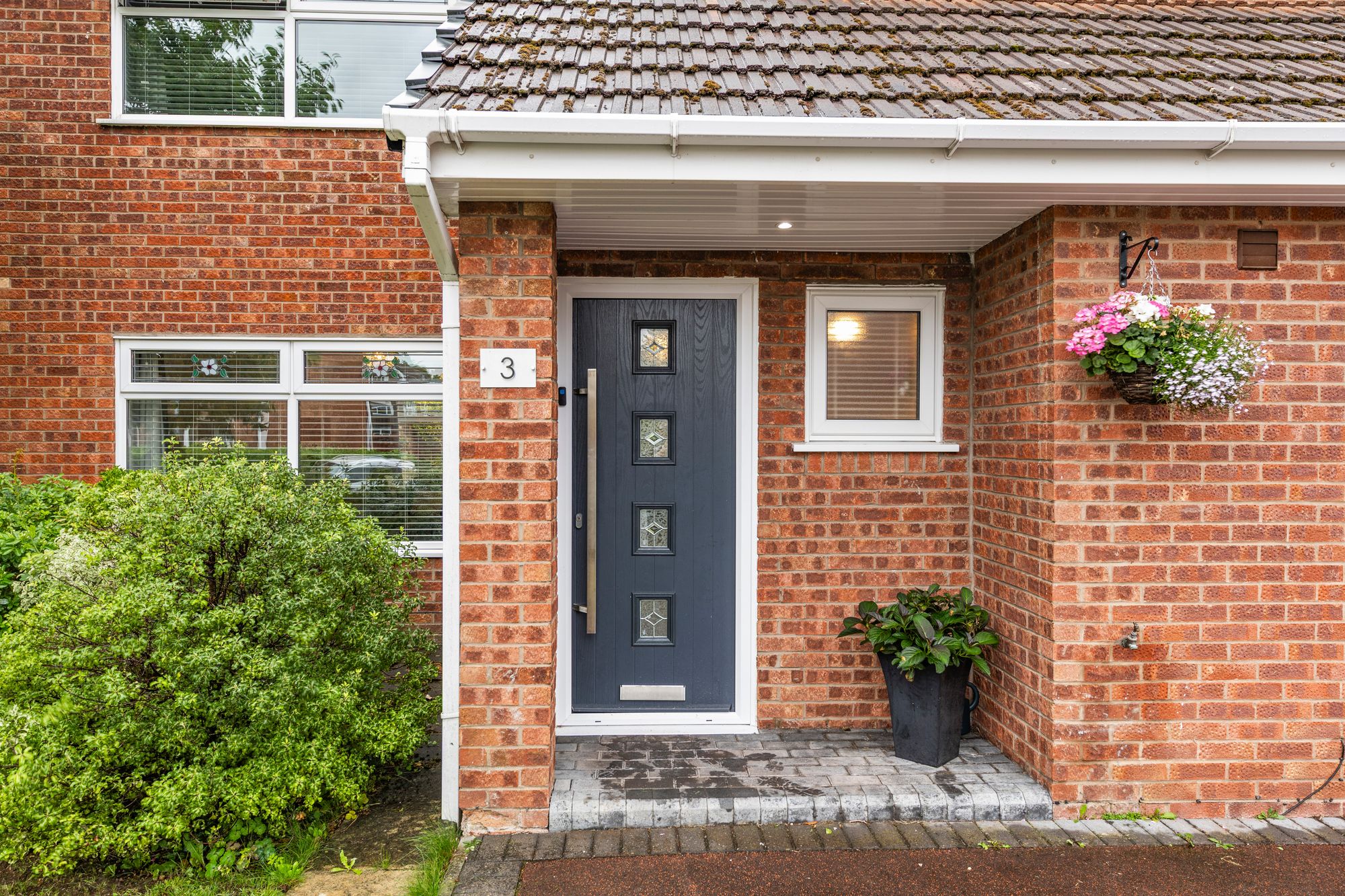 Isherwood Close, Fearnhead, WA2