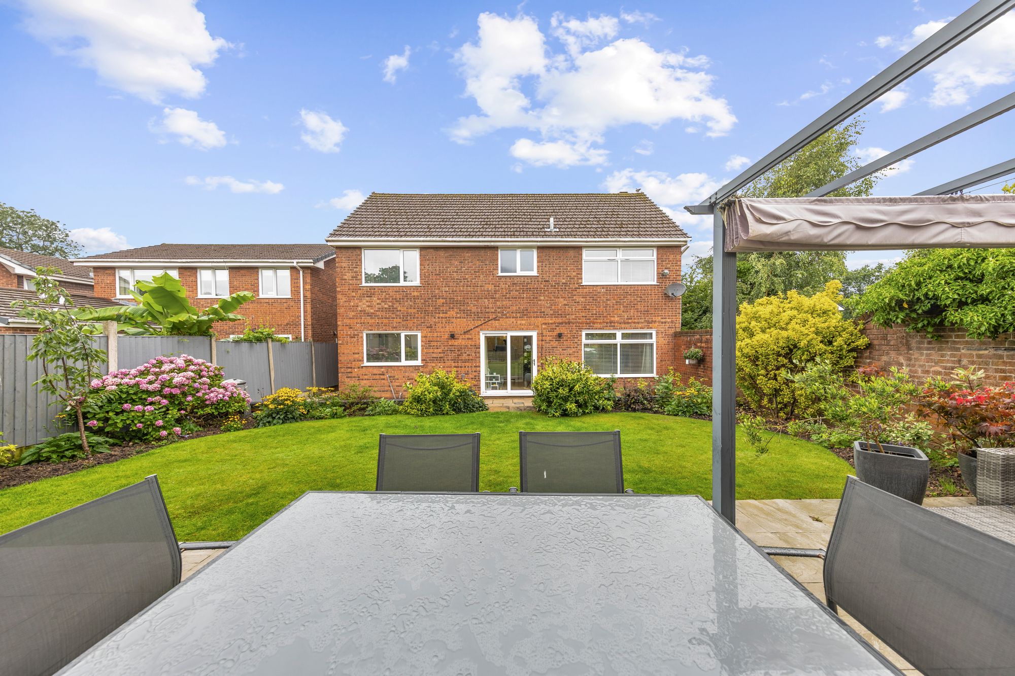 Isherwood Close, Fearnhead, WA2