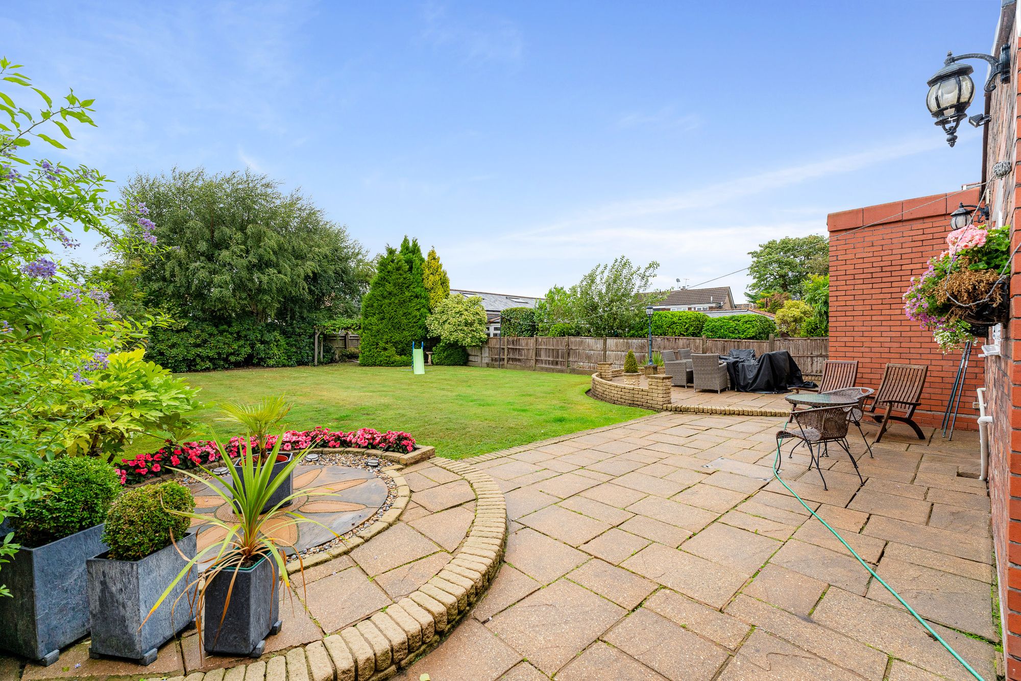 Upton Lane, Widnes, WA8