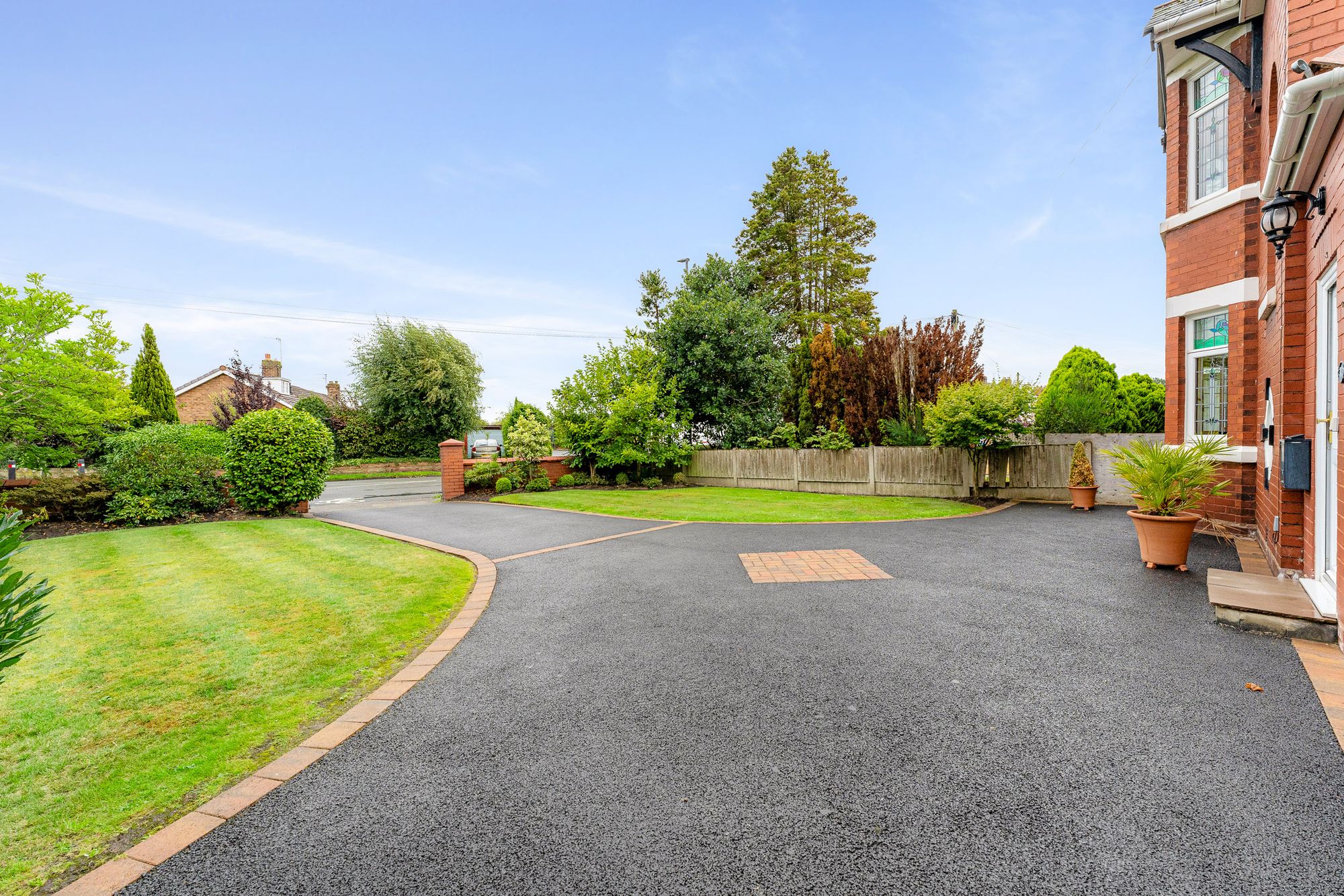 Upton Lane, Widnes, WA8