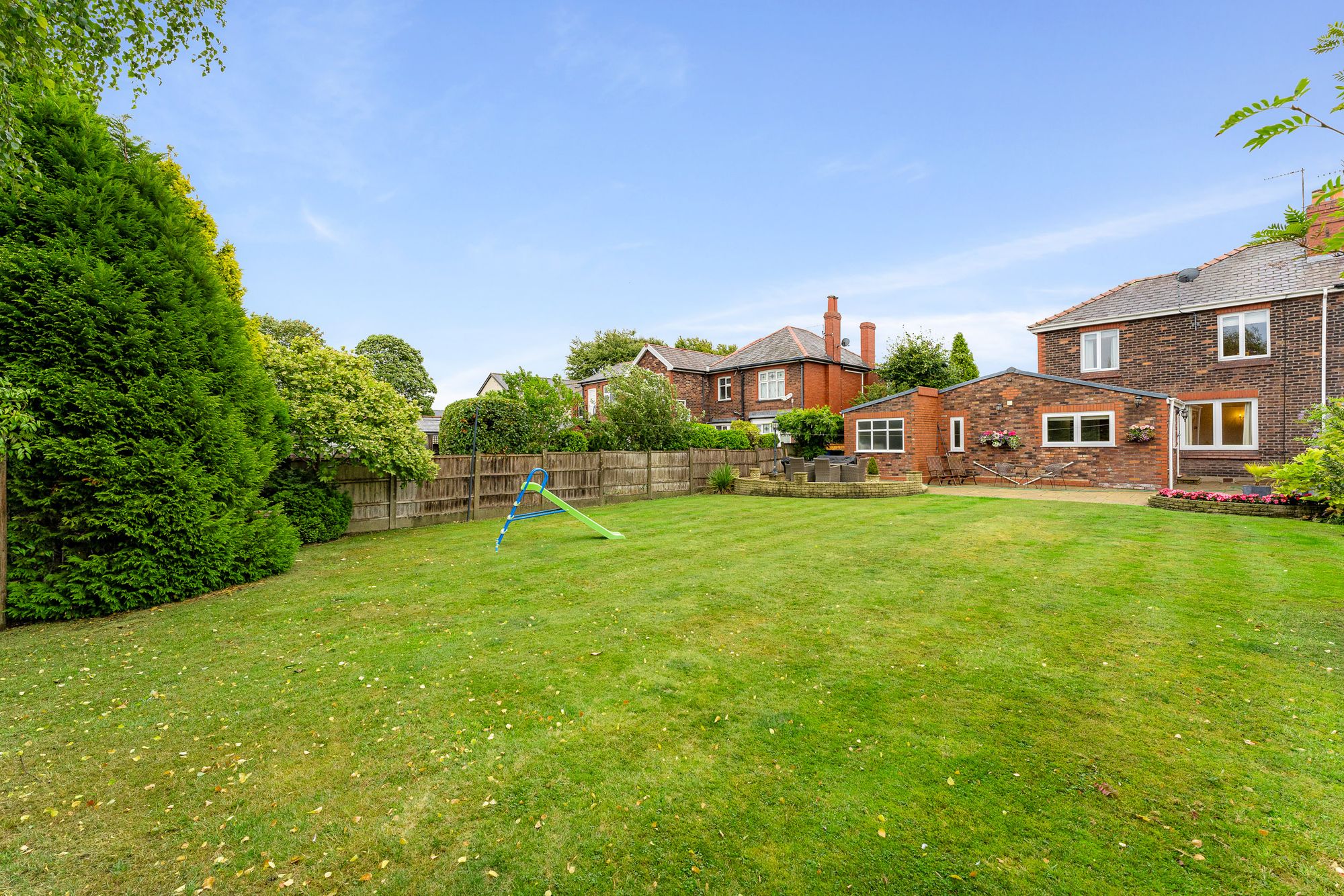 Upton Lane, Widnes, WA8