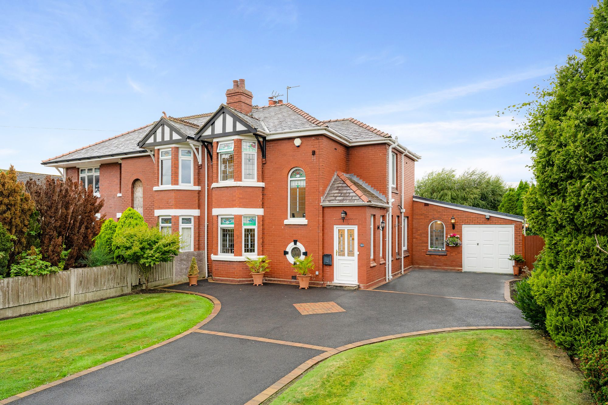 Upton Lane, Widnes, WA8