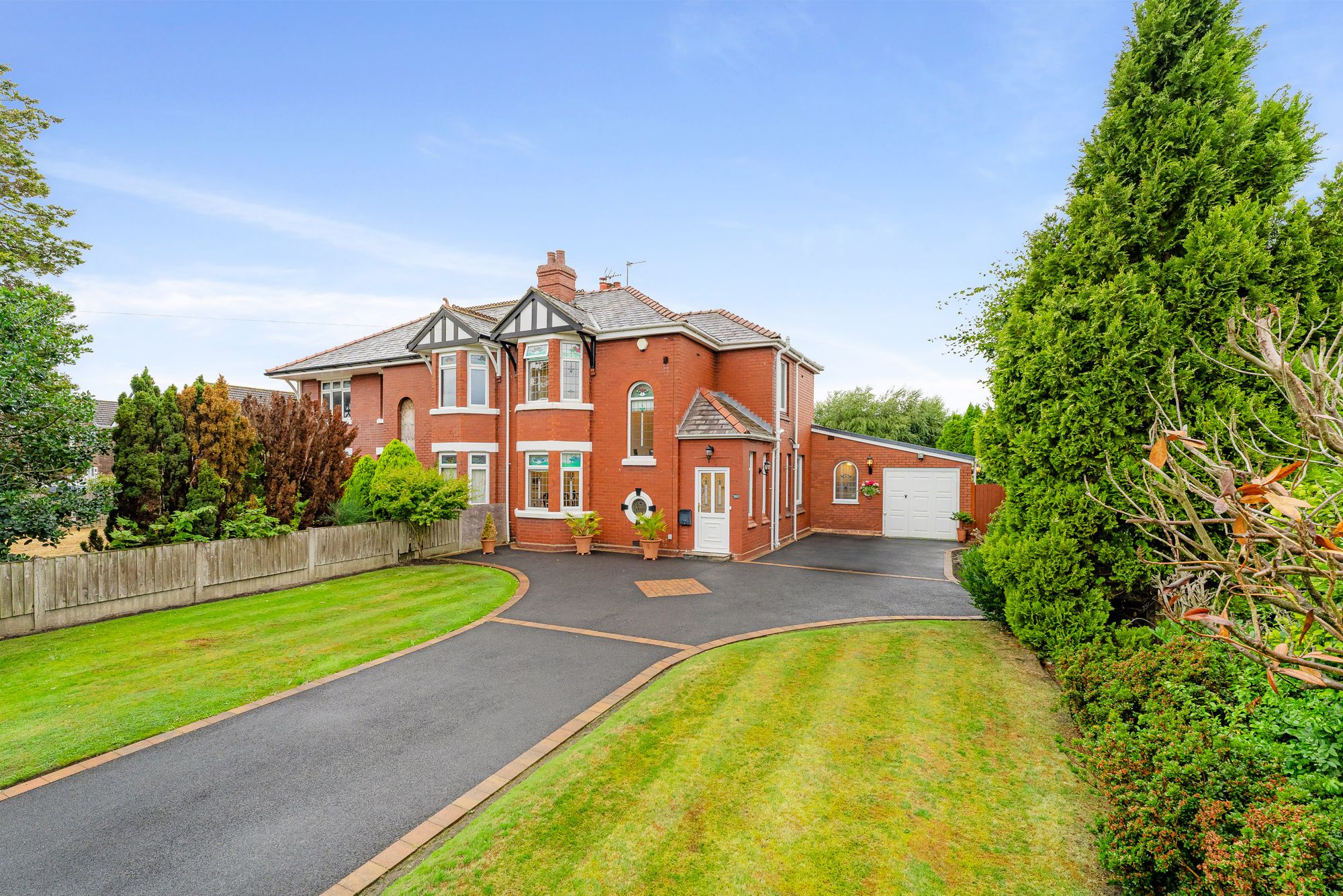 Upton Lane, Widnes, WA8