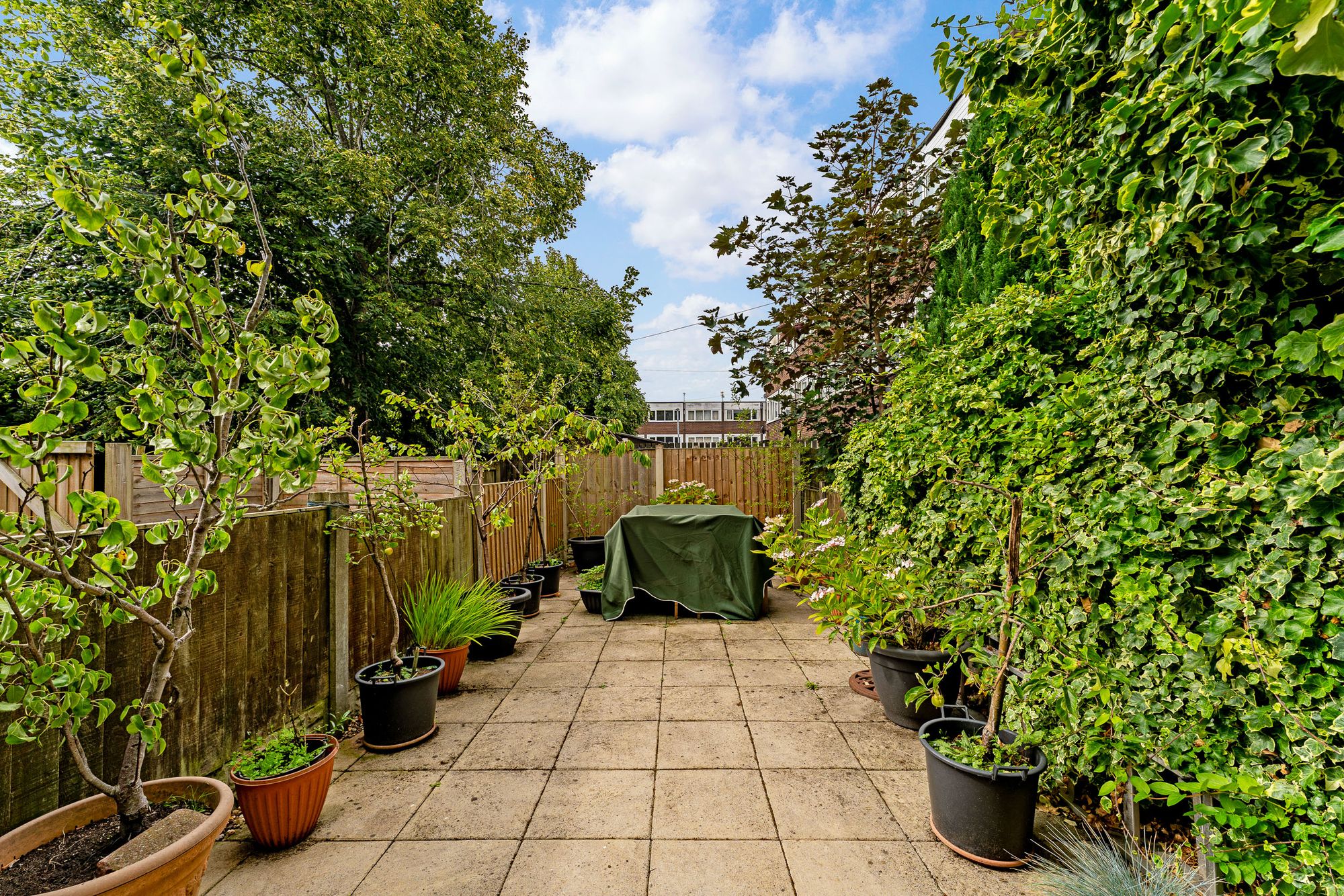 Ripon Row, Halton Lodge, WA7