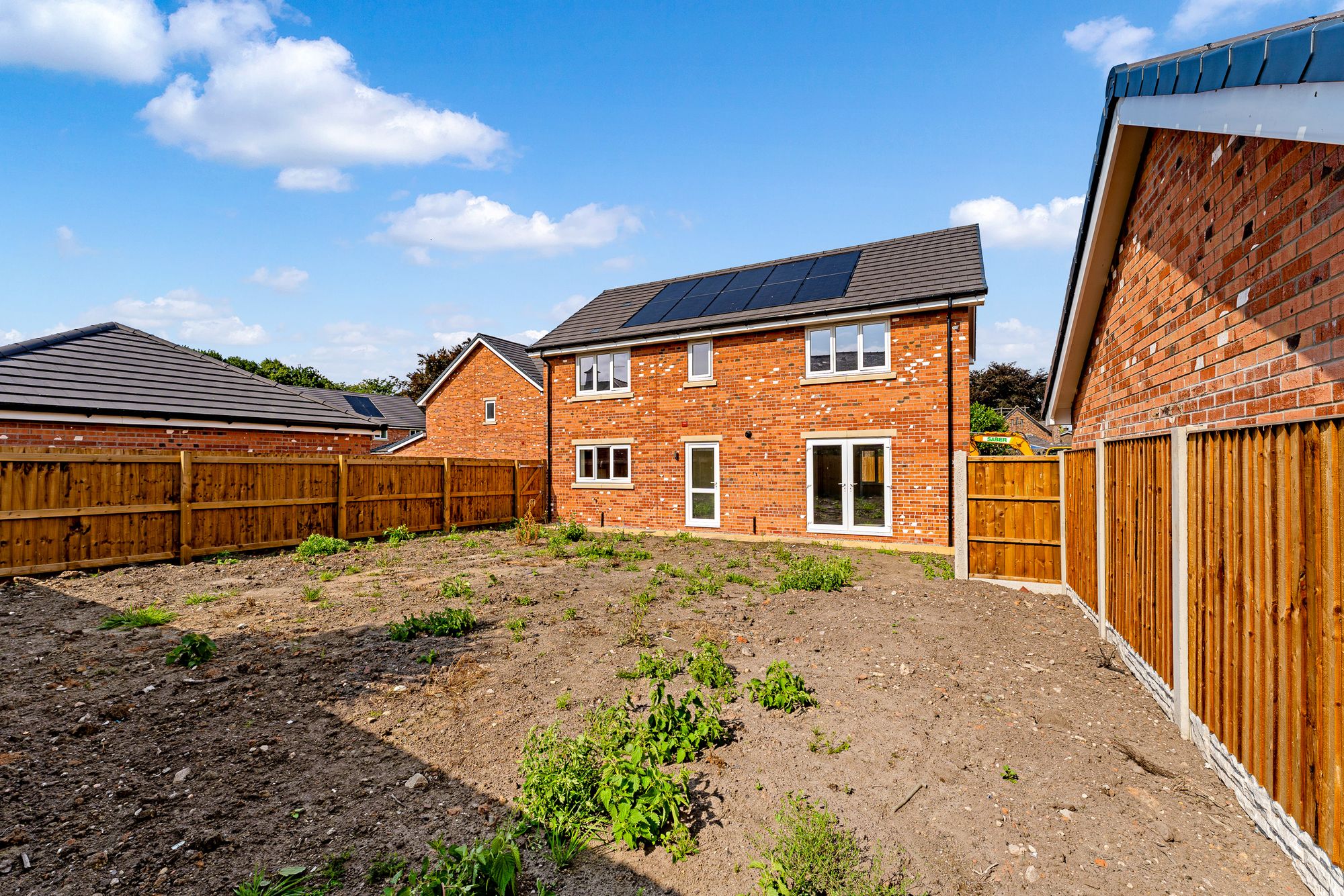 Halis Court, Hale Village, L24