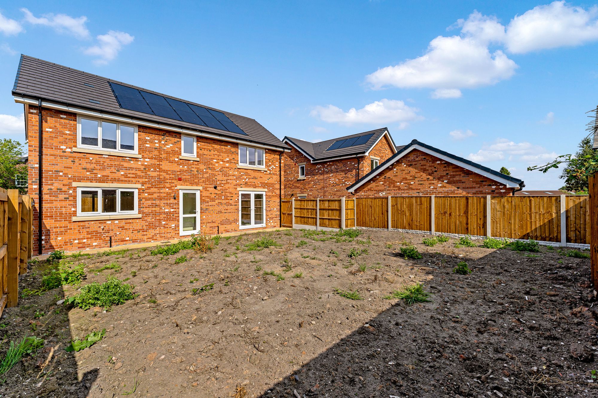 Halis Court, Hale Village, L24