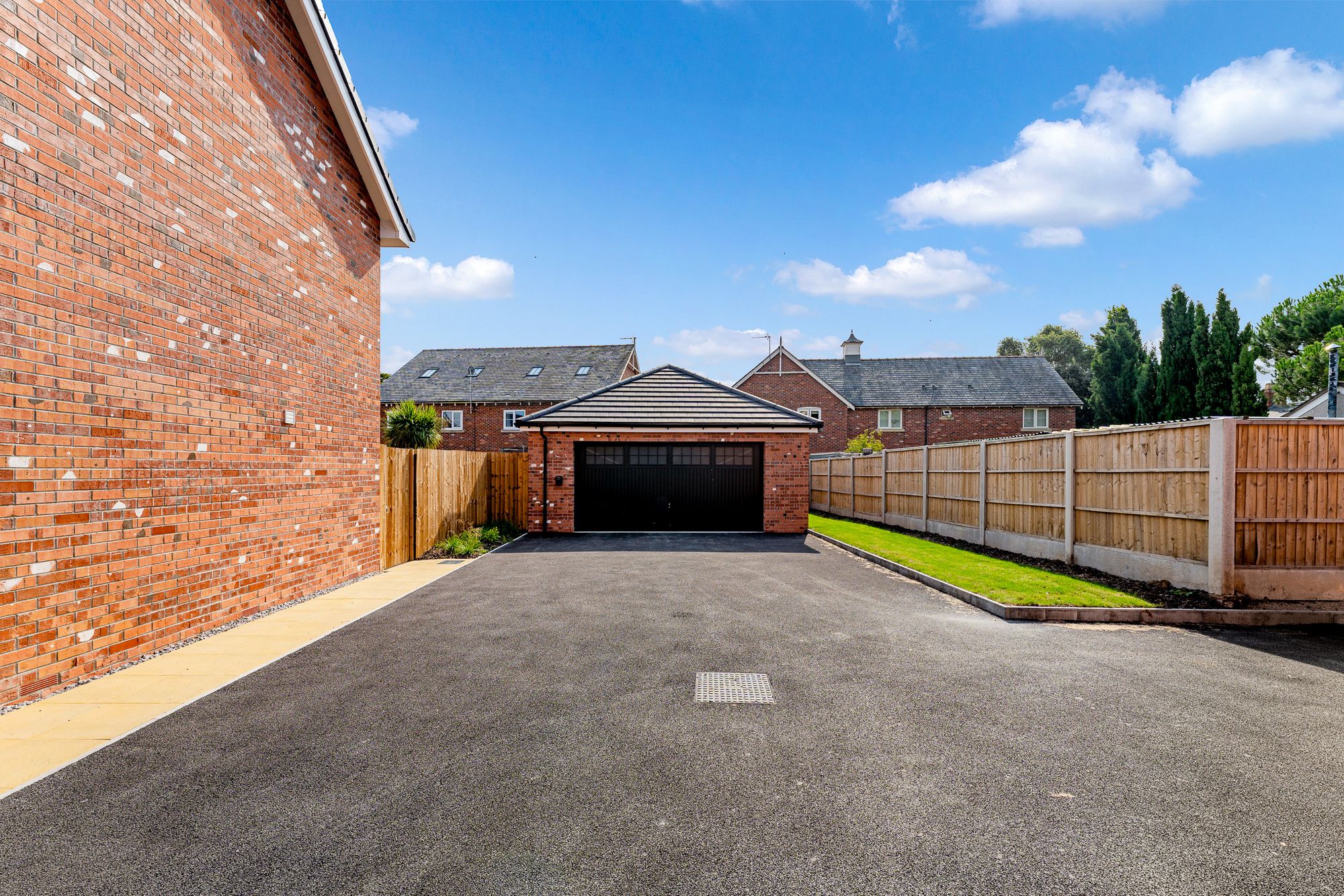 Halis Court, Hale Village, L24