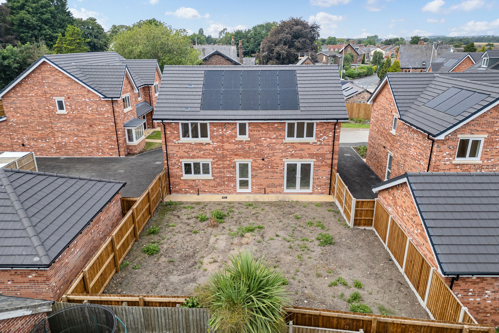 Halis Court, Hale Village, L24