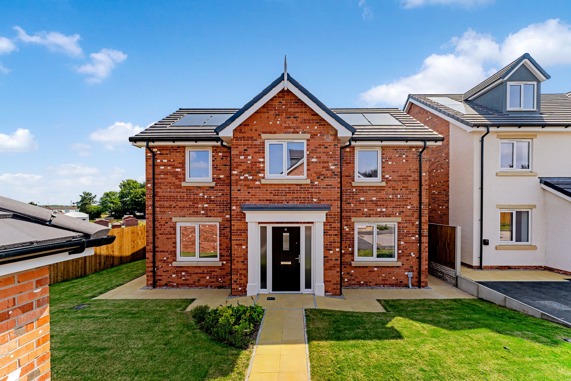 Halis Court, Hale Village, L24