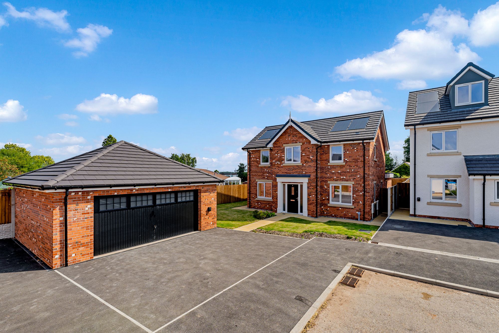 Halis Court, Hale Village, L24