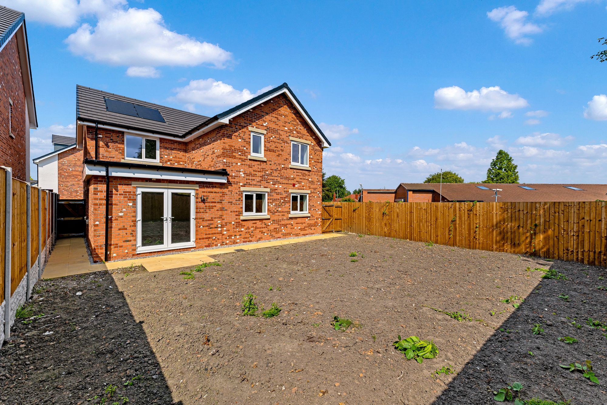 Halis Court, Hale Village, L24