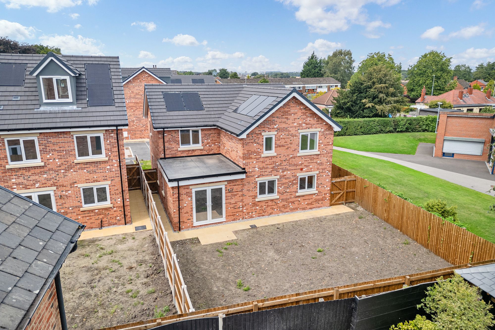 Halis Court, Hale Village, L24