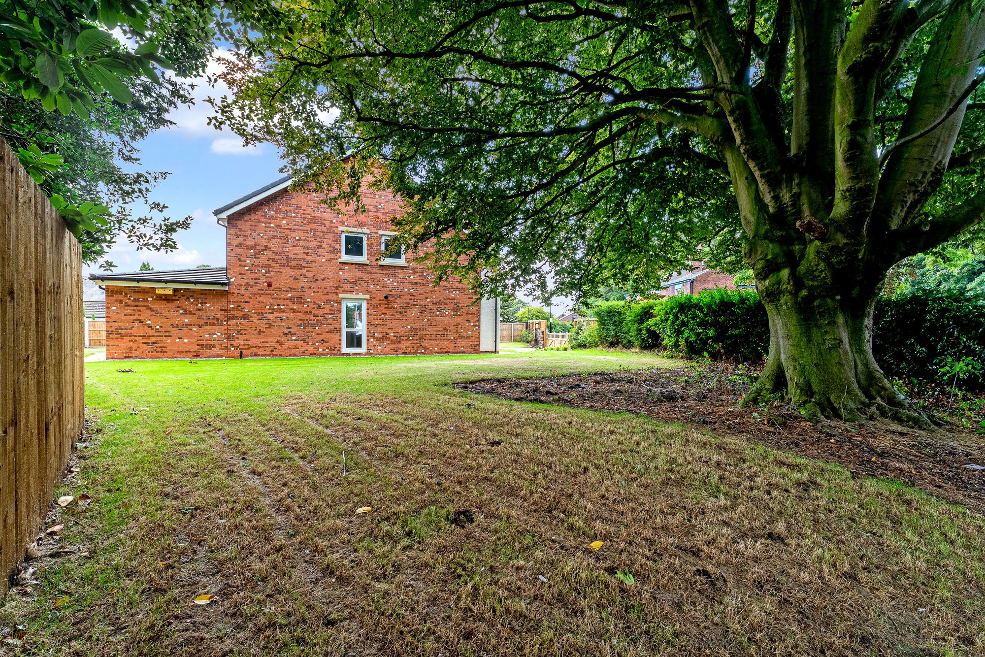 Church End, Hale Village, L24