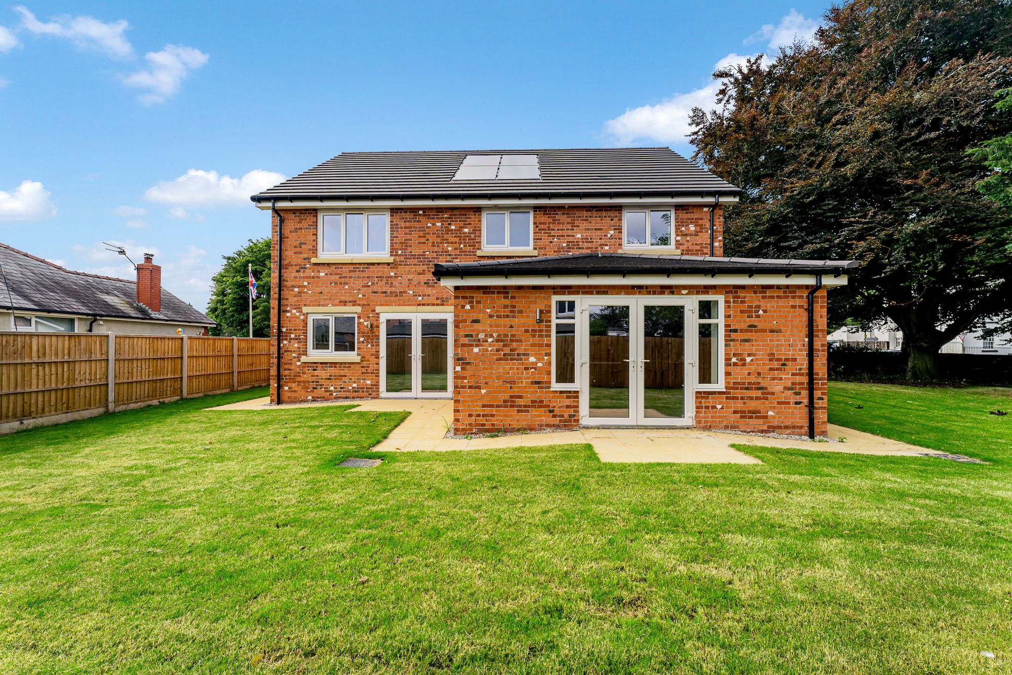 Church End, Hale Village, L24