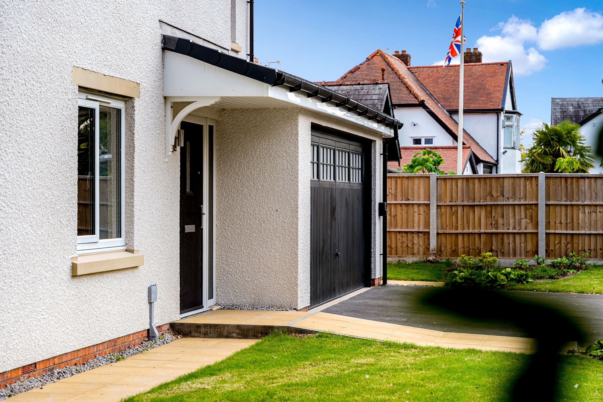 Church End, Hale Village, L24