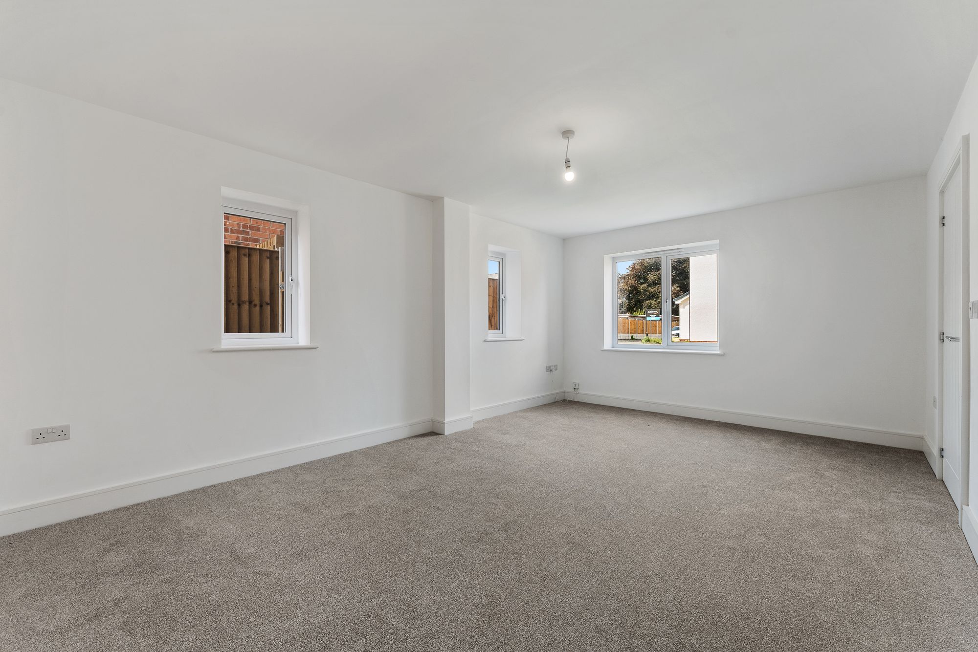 Halis Court, Hale Village, L24