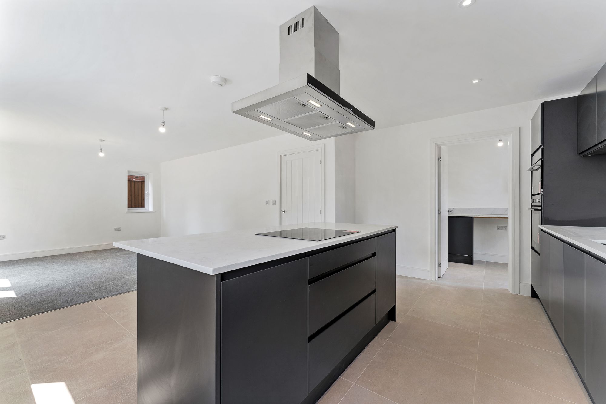 Halis Court, Hale Village, L24