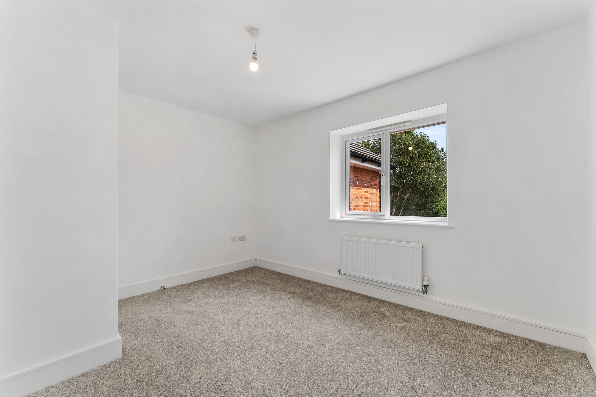 Halis Court, Hale Village, L24