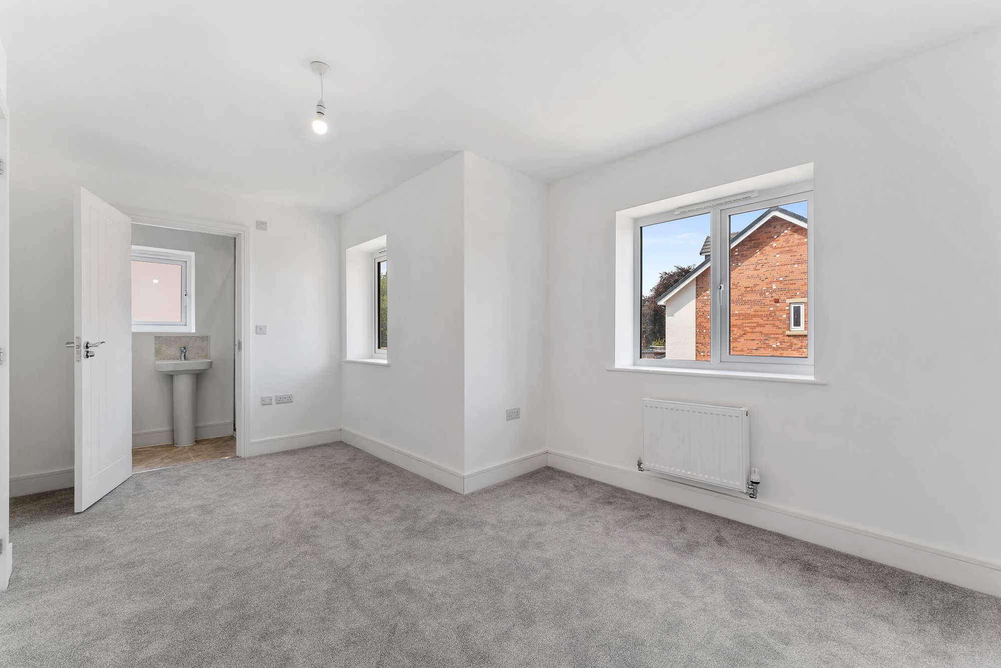 Halis Court, Hale Village, L24